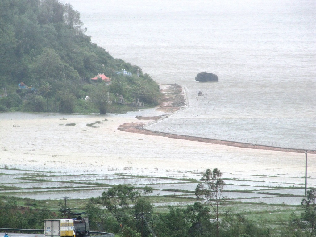 Nhà dân tại xã Lộc Tiến (huyện Phú Lộc) cùng chung số phận