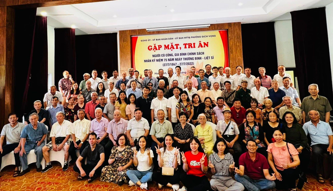 Hoạt động gặp mặt, tri ân người có công, gia đình chính sách trên địa bàn Phường Dịch Vọng. Hoạt động gặp mặt, tri ân người có công, gia đình chính sách trên địa bàn Phường Dịch Vọng.