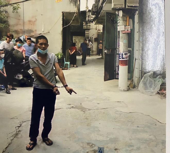 Bị can Nguyễn Hải Vân thực nghiệm hiện trường.