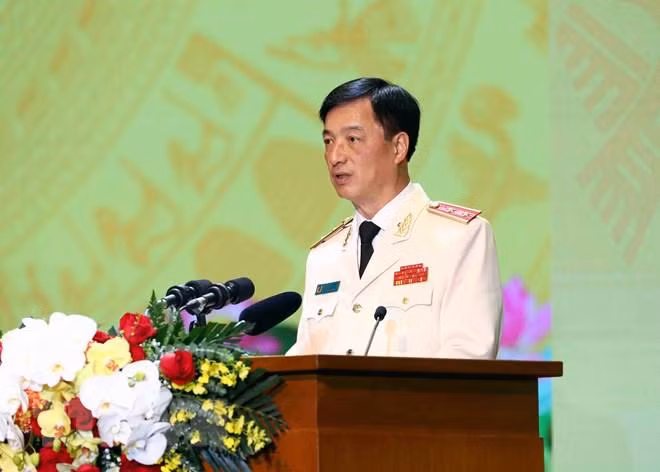 Trung tướng Nguyễn Duy Ngọc, Thứ trưởng Bộ Công an, Trưởng Ban Chỉ đạo các hoạt động kỷ niệm 60 năm Ngày truyền thống lực lượng CSND trình bày diễn văn kỷ niệm. Ảnh: TTXVN