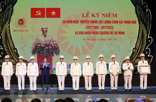 Thủ tướng Phạm Minh Chính trao tặng Huân chương Hồ Chí Minh cho lực lượng Cảnh sát Nhân dân, Bộ Công an. (Ảnh: Phạm Kiên/TTXVN) Thủ tướng Phạm Minh Chính trao tặng Huân chương Hồ Chí Minh cho lực lượng Cảnh sát Nhân dân, Bộ Công an. (Ảnh: Phạm Kiên/TTXVN)