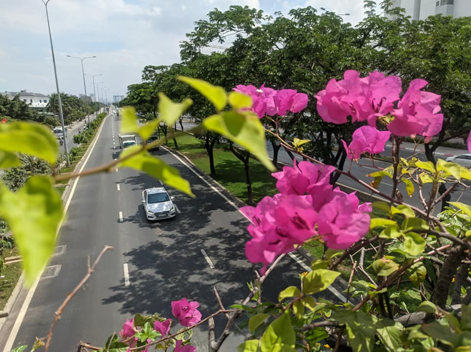 Đường Võ Văn Kiệt là tuyến đường trục xuyên tâm của TPHCM, kết nối cửa ngõ phía Tây với trung tâm thành phố. Đường có chiều dài toàn tuyến là 13,4km, điểm đầu giao với đường Tôn Đức Thắng tại quận 1 và điểm cuối giao với Quốc lộ 1 tại huyện Bình Chánh.