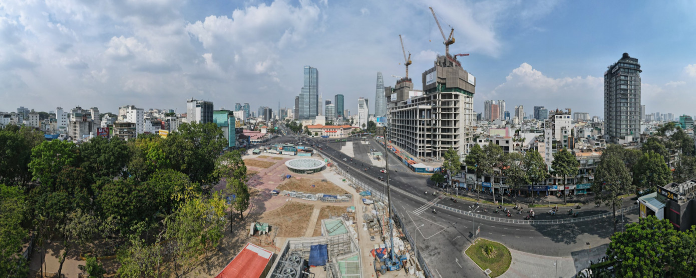 Cảnh quan khu vực trung tâm quận 1 đang dần thay đổi nhờ công trình metro số 1.