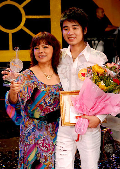 Thanh Hoa và con riêng với Tôn Thất Lợi - Ca sĩ Tôn Thất Sơn. Thanh Hoa và con riêng với Tôn Thất Lợi - Ca sĩ Tôn Thất Sơn