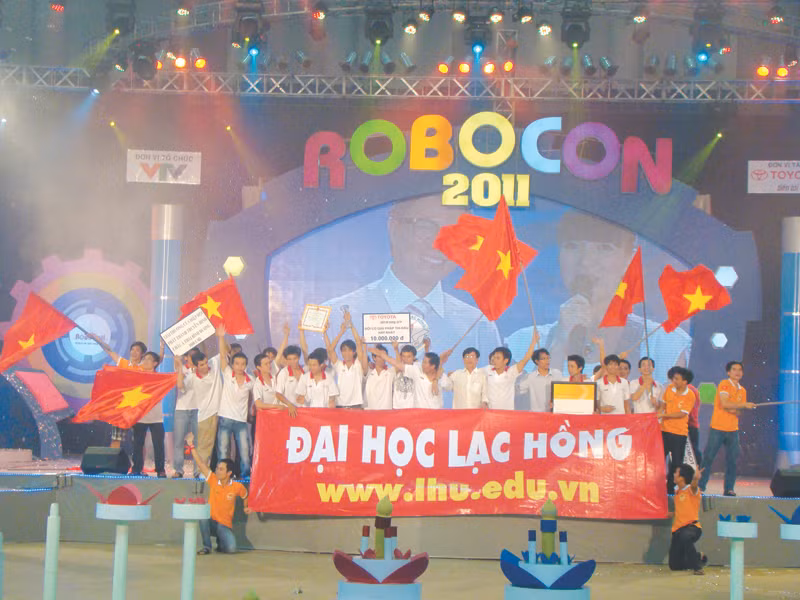 Đội Robocon ĐH Lạc Hồng vô địch Việt Nam năm 2011. Đội Robocon ĐH Lạc Hồng vô địch Việt Nam năm 2011