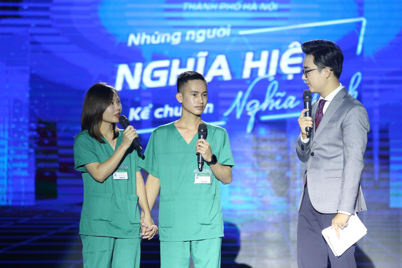 Đôi vợ chồng bác sĩ trẻ Tạ Thành Thành và Nguyễn Thị Huệ cùng tình nguyện chống dịch tại miền Nam. Ảnh: Vương Đức