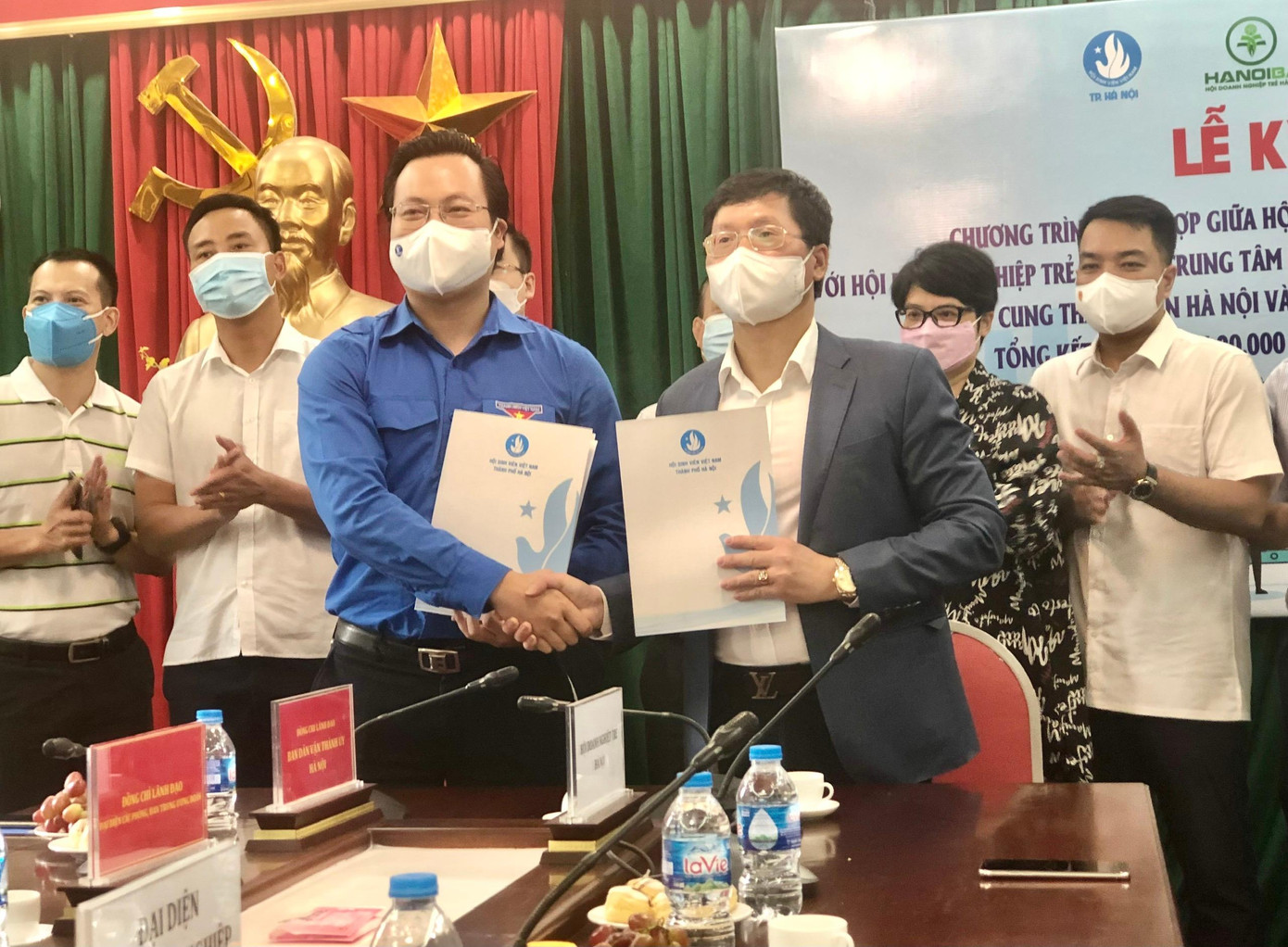Hội Sinh viên TP Hà Nội ký kết chương trình phối hợp với Hội Doanh nghiệp trẻ Hà Nội. Hội Sinh viên TP Hà Nội ký kết chương trình phối hợp với Hội Doanh nghiệp trẻ Hà Nội.