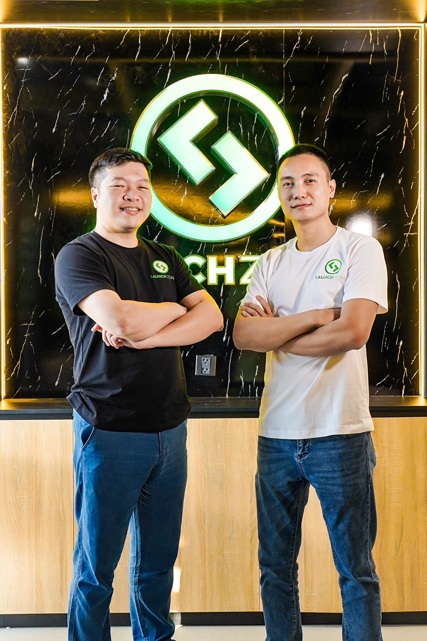 Đào Hoàng Thanh (trái) và Đinh Quang Lộc, đồng sáng lập Launch Zone Đào Hoàng Thanh (trái) và Đinh Quang Lộc, đồng sáng lập Launch Zone