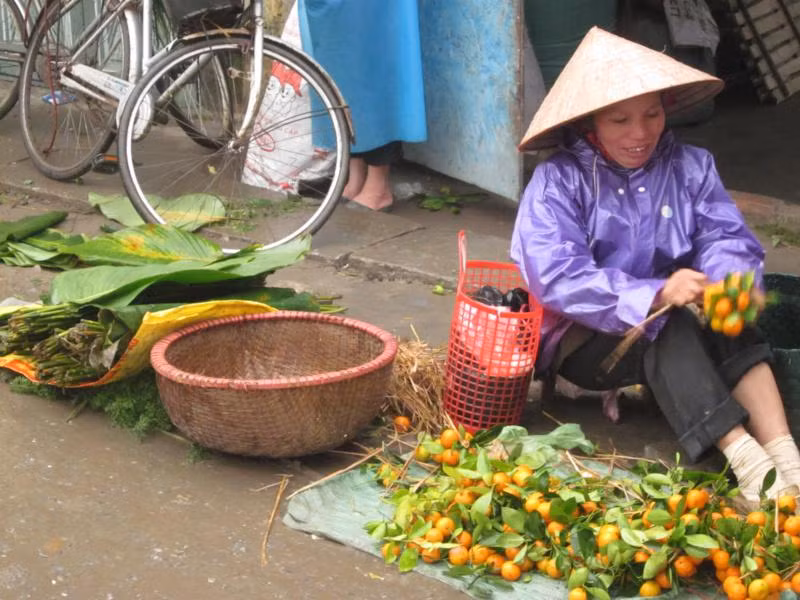 Gánh hàng quất và lá dong, điều không thể thiếu được trong ngày tết ở làng quê