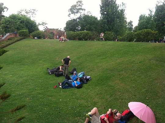 Sống sót sau 5 ngày bị chôn dưới đống đổ nát động đất ảnh 4