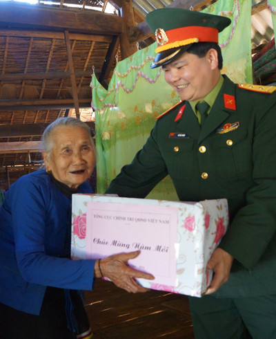 Sưởi ấm biên cương ảnh 12