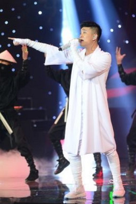 Hương Tràm gây bất ngờ với hình ảnh “cô gái tóc bạc“ ảnh 6