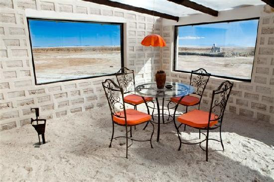 Choáng ngợp với khách sạn làm từ... 10.500 tấn muối ảnh 1