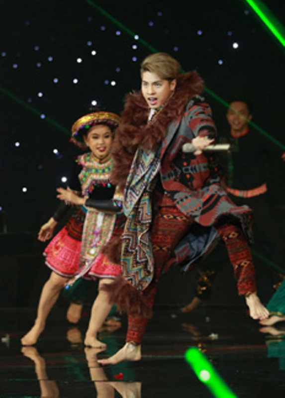 Hương Tràm gây bất ngờ với hình ảnh “cô gái tóc bạc“ ảnh 10