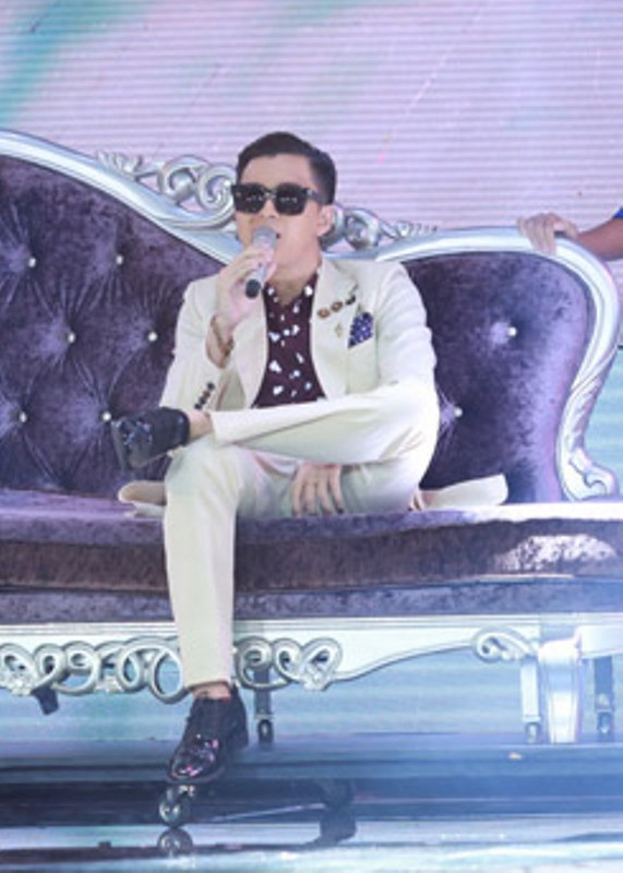 Hương Tràm gây bất ngờ với hình ảnh “cô gái tóc bạc“ ảnh 2