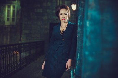 Á Hậu Thụy Vân biến đổi với hàng hiệu ảnh 5