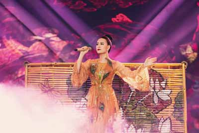 Hương Tràm gây bất ngờ với hình ảnh “cô gái tóc bạc“ ảnh 8