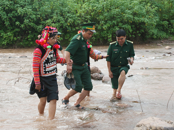 Con suối vào bản Leng Su Sìn. Ảnh: Đức Hoàng. Con suối vào bản Leng Su Sìn. Ảnh: Đức Hoàng