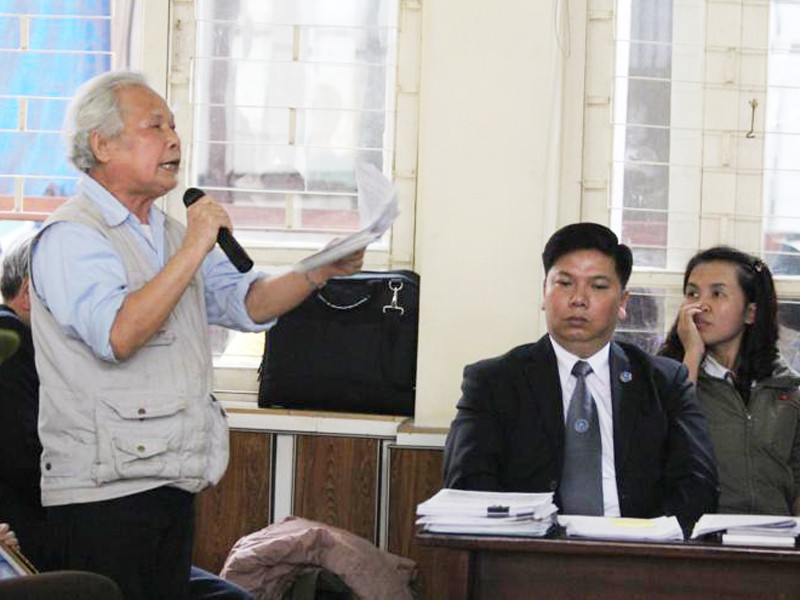 Ông Trịnh Văn Tín - ông nội cháu Bích cho biết sẽ tiếp tục kiến nghị lên cấp cao hơn. Ảnh: Tuấn Nguyễn. Ông Trịnh Văn Tín - ông nội cháu Bích cho biết sẽ tiếp tục kiến nghị lên cấp cao hơn. Ảnh: Tuấn Nguyễn