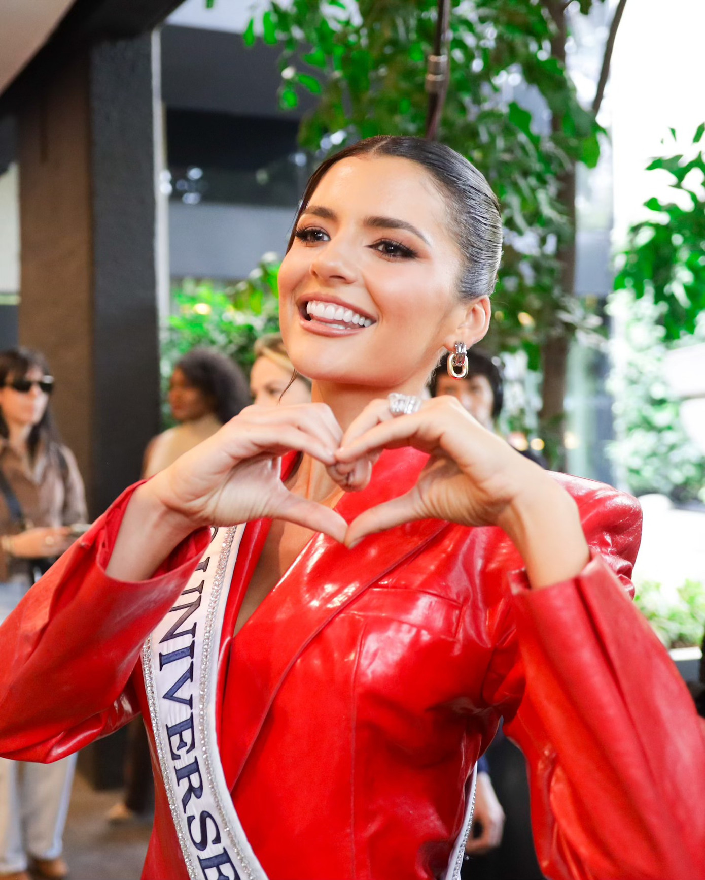 Người đẹp Peru - Tatiana Calmell - là ứng viên nổi bật của châu Mỹ. Cô từng giành ngôi vị Á hậu 2 ở cuộc thi Hoa hậu Quốc tế 2022. Tatiana Calmell năm nay 29 tuổi, là người mẫu, diễn viên có tiếng tại quê nhà.