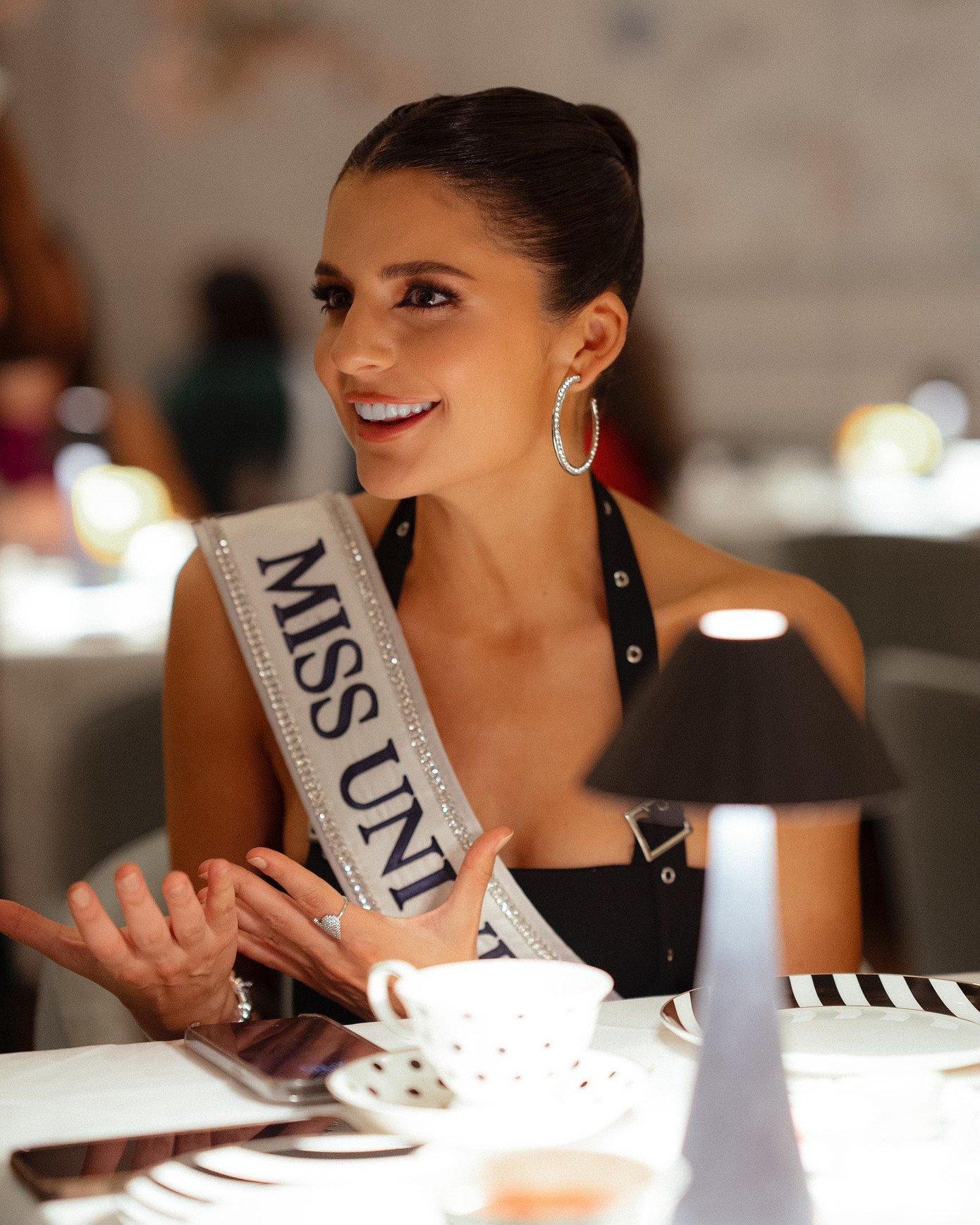 Người đẹp Peru - Tatiana Calmell - là ứng viên nổi bật của châu Mỹ. Cô từng giành ngôi vị Á hậu 2 ở cuộc thi Hoa hậu Quốc tế 2022. Tatiana Calmell năm nay 29 tuổi, là người mẫu, diễn viên có tiếng tại quê nhà.