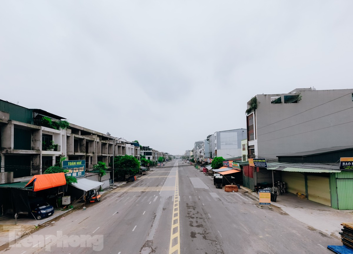 Chợ Thổ Tang không một bóng người những ngày qua. Ảnh: Công Hướng.