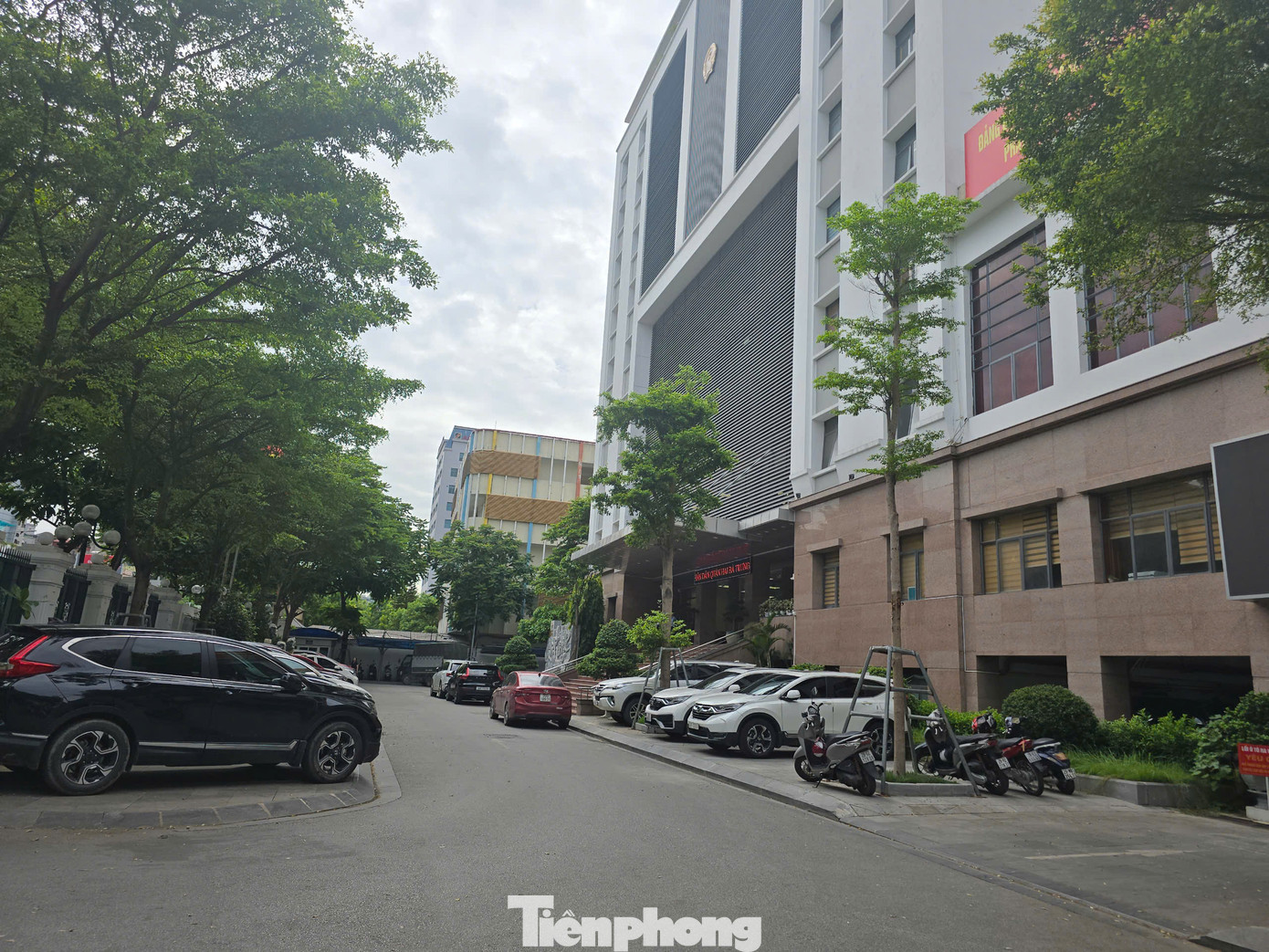 Trụ sở UBND quận Hai Bà Trưng sáng 18/6