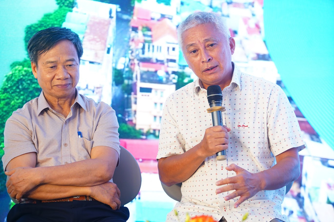 Chuyên gia Hoàng Dương Tùng, nguyên Phó Tổng cục trưởng Tổng cục Môi trường chia sẻ tại tọa đàm. Ảnh: Duy Phạm.