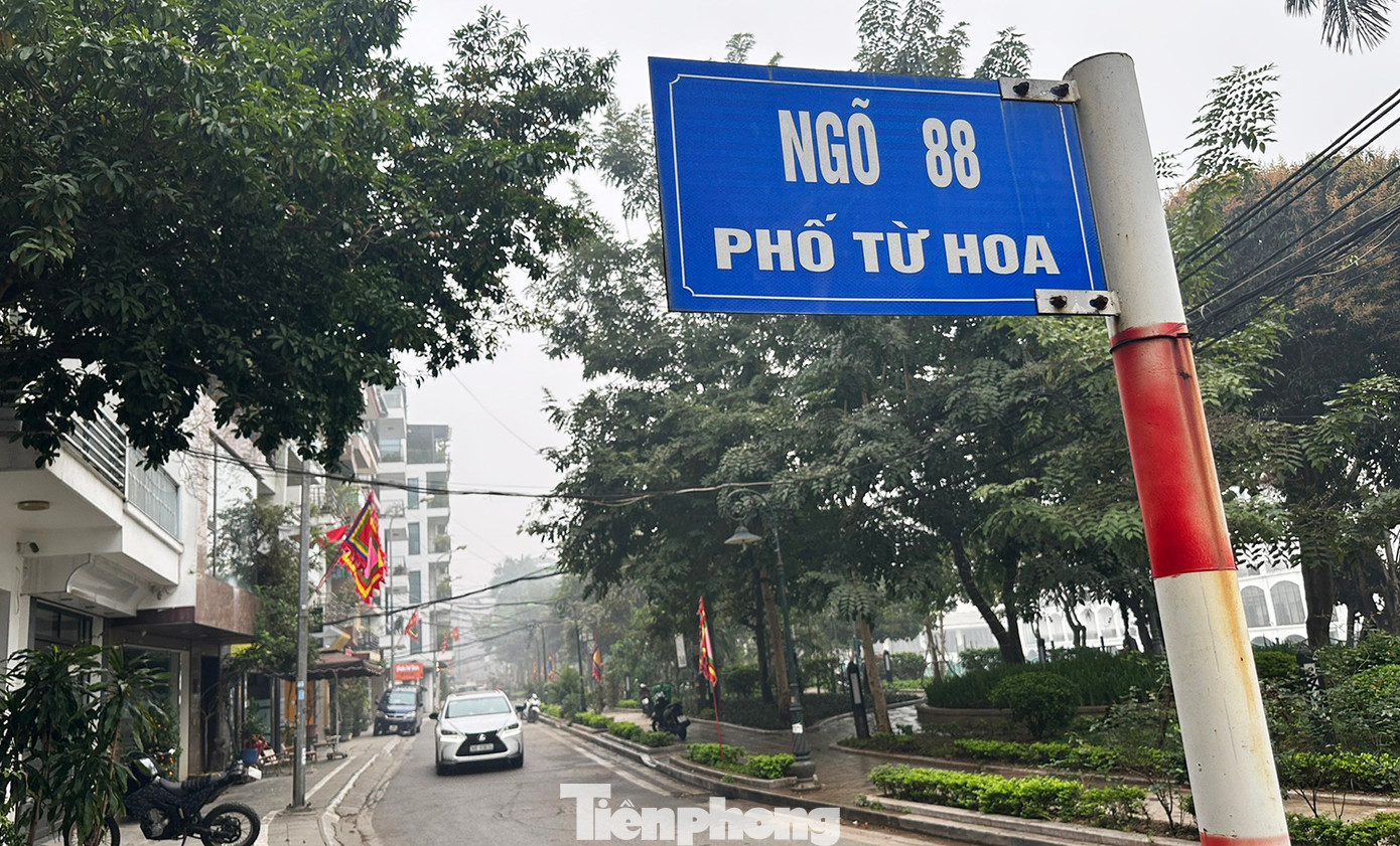 Ngoài ra, một tuyến phố ven hồ Tây khác cũng được xác định phương án mở rộng lên 21m là phố Từ Hoa