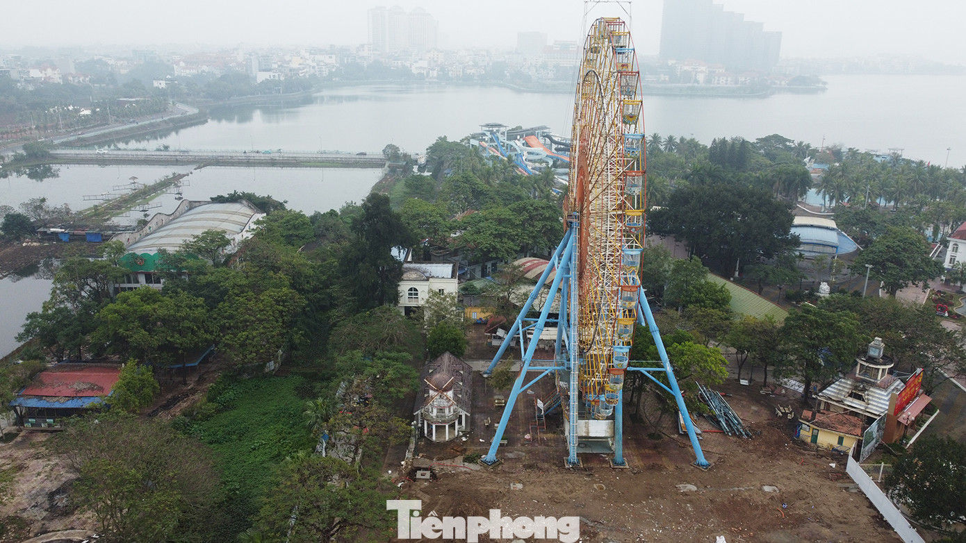 Công viên Mặt trời mới có diện tích khoảng 1,7 ha thuộc quần thể công viên nước Hồ Tây (quận Tây Hồ, Hà Nội). Nơi đây từng là địa điểm vui chơi được các em nhỏ yêu thích vào dịp cuối tuần. Nhưng hiện nay, công viên này đã xuống cấp nghiêm trọng. Công viên Mặt trời mới có diện tích khoảng 1,7 ha thuộc quần thể công viên nước Hồ Tây (quận Tây Hồ, Hà Nội). Nơi đây từng là địa điểm vui chơi được các em nhỏ yêu thích vào dịp cuối tuần. Nhưng hiện nay, công viên này đã xuống cấp nghiêm trọng.