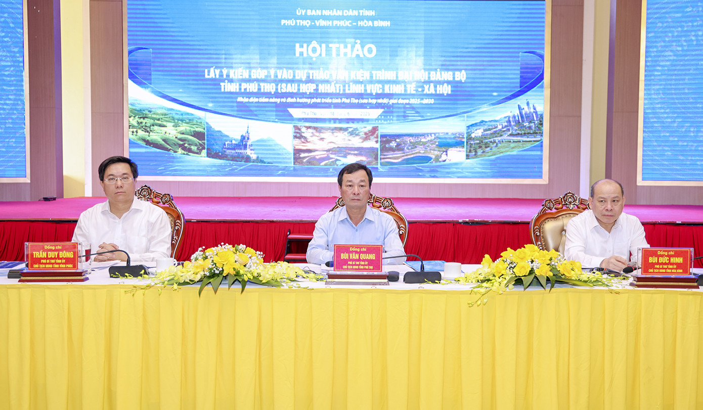 Chủ tịch 3 tỉnh đồng chủ trì hội thảo. Ảnh: BVP