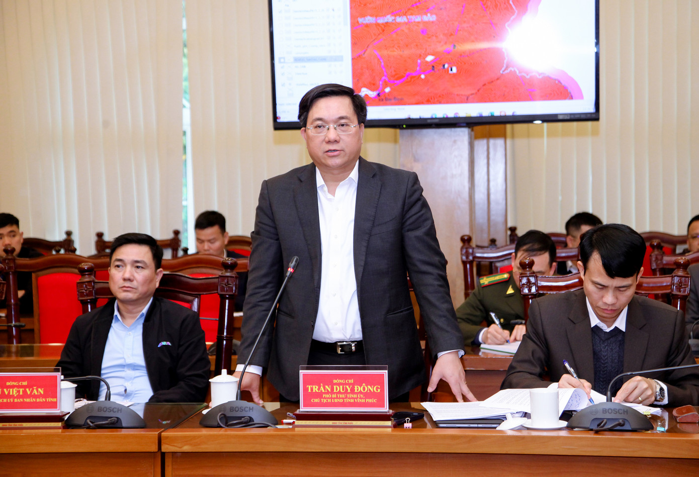 Chủ tịch UBND tỉnh Trần Duy Đông phát biểu tại buổi làm việc. Ảnh: Nguyễn Lượng Chủ tịch UBND tỉnh Trần Duy Đông phát biểu tại buổi làm việc. Ảnh: Nguyễn Lượng