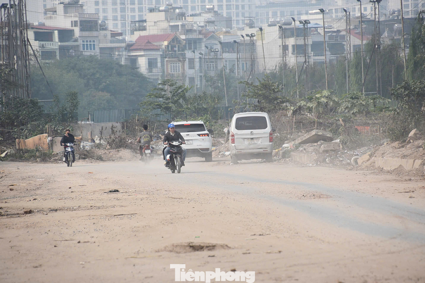 Dự án đầu tư xây dựng đường vành đai 2,5 nêu trên được thực hiện dựa trên các điều khoản ký kết tại Hợp đồng BT số 01/2014/HĐBT (tháng 1/2014) và Phụ lục hợp đồng ký năm 2017 giữa bên A - UBND TP Hà Nội với bên B - liên danh Công ty cổ phần Kinh doanh phát triển nhà và đô thị Hà Nội, Công ty TNHH Xây dựng công trình Hoàng Hà (nhà đầu tư).