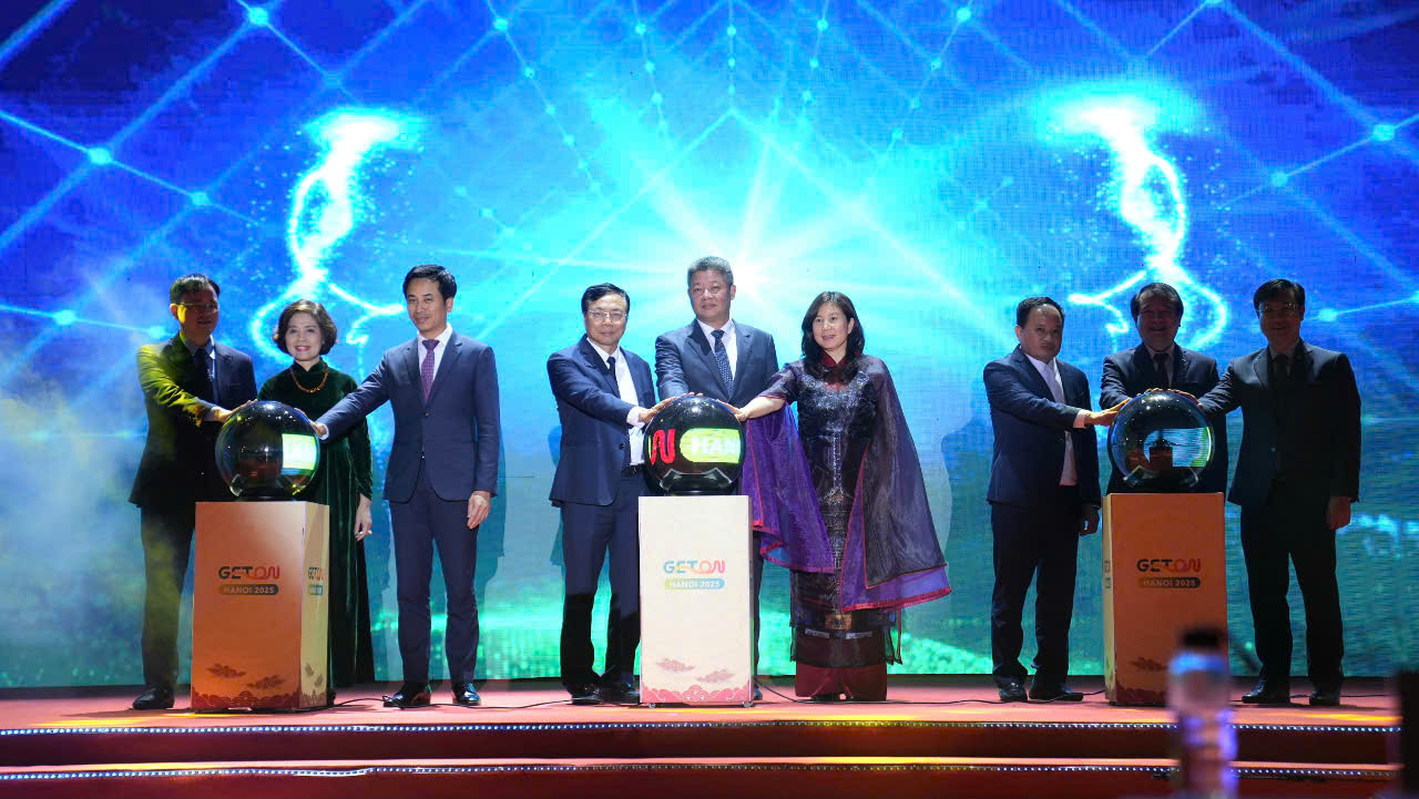 Các đại biểu ấn nút khai mạc sự kiện Geton Hanoi 2025. Các đại biểu ấn nút khai mạc sự kiện Geton Hanoi 2025.