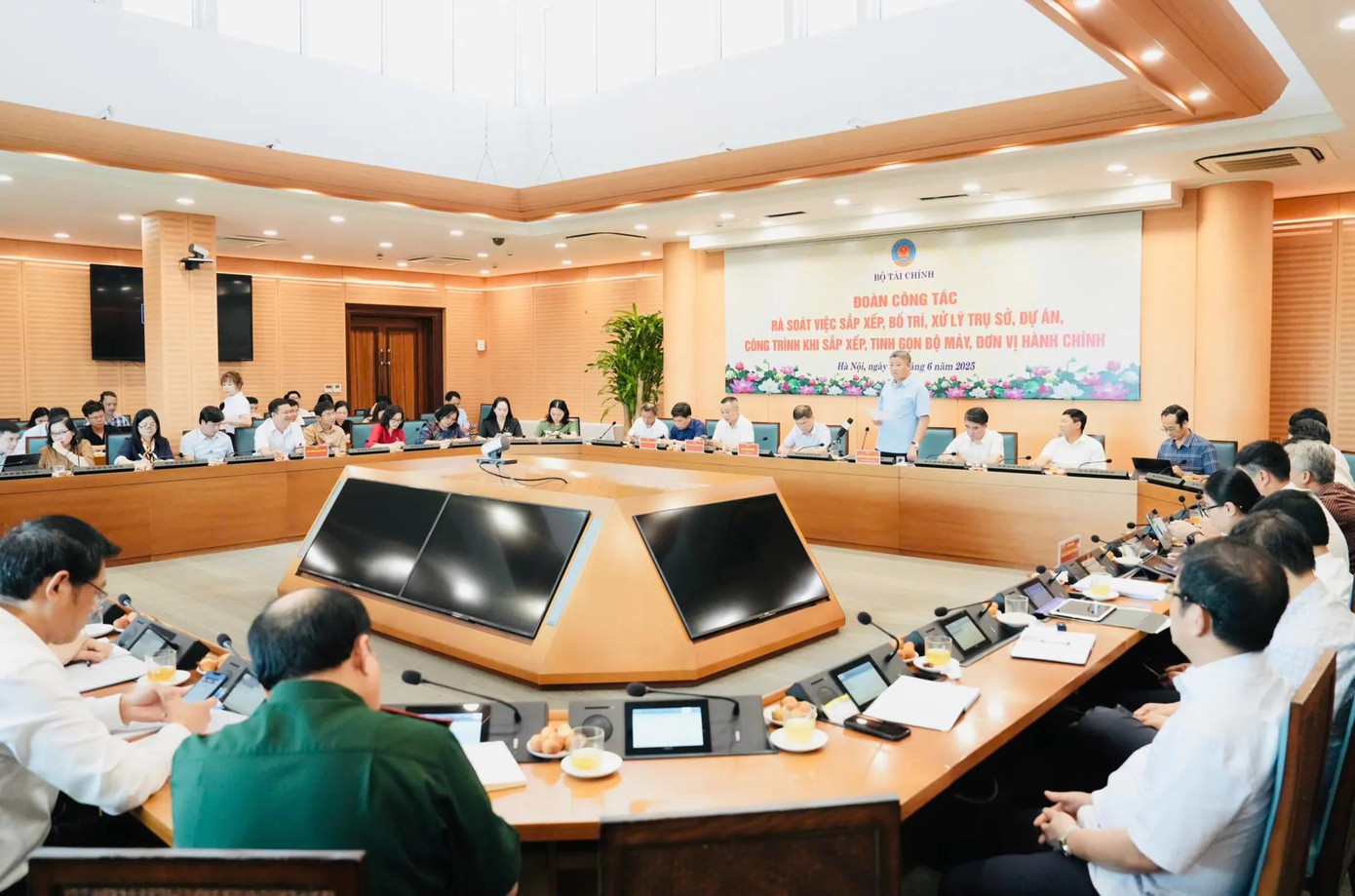 Quang cảnh buổi làm việc. Ảnh: Hồng Thái