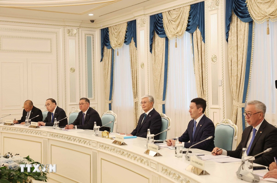 Tổng thống Cộng hòa Kazakhstan Kassym-Jomart Tokayev và đoàn Kazakhstan tại cuộc hội đàm cấp Nhà nước. Ảnh: TTXVN