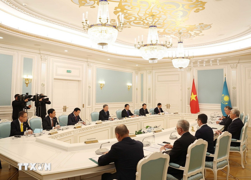 Tổng Bí thư Tô Lâm và Tổng thống Cộng hòa Kazakhstan Kassym-Jomart Tokayev tại cuộc hội đàm cấp Nhà nước. Ảnh: TTXVN