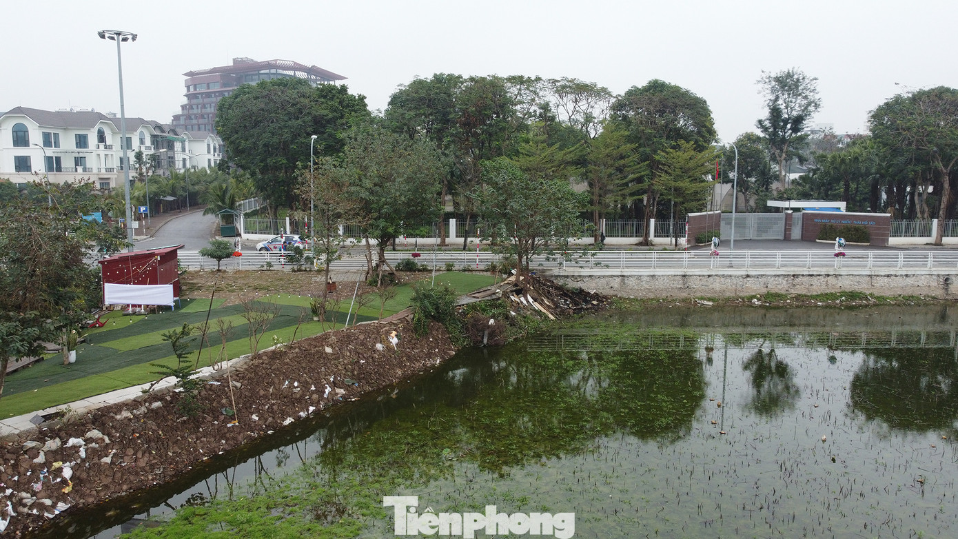 Theo kế hoạch đề xuất của quận Tây Hồ, nước thải quanh hồ Tây sẽ được thu gom xử lý ở nhà máy xử lý nước thải Hồ Tây, sau xử lý nước đi qua bể lọc của nhà máy, tiếp tục chảy qua hồ Sen để lắng, từ đó mới chảy vào hồ Tây. Tùy theo điều tiết của hồ Tây (mùa khô ở mức 5,2m và mùa mưa ở mức 5,7m) để bổ cập nước cho sông Tô Lịch. Theo kế hoạch đề xuất của quận Tây Hồ, nước thải quanh hồ Tây sẽ được thu gom xử lý ở nhà máy xử lý nước thải Hồ Tây, sau xử lý nước đi qua bể lọc của nhà máy, tiếp tục chảy qua hồ Sen để lắng, từ đó mới chảy vào hồ Tây. Tùy theo điều tiết của hồ Tây (mùa khô ở mức 5,2m và mùa mưa ở mức 5,7m) để bổ cập nước cho sông Tô Lịch.