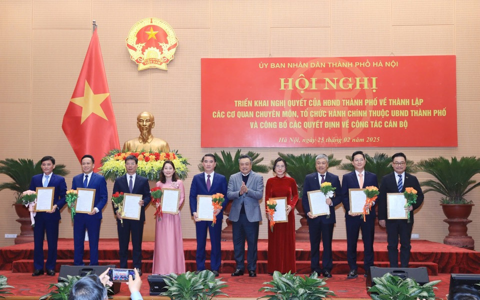 Giám đốc và các Phó Giám đốc Sở Tài chính sau hợp nhất. Giám đốc và các Phó Giám đốc Sở Tài chính sau hợp nhất.