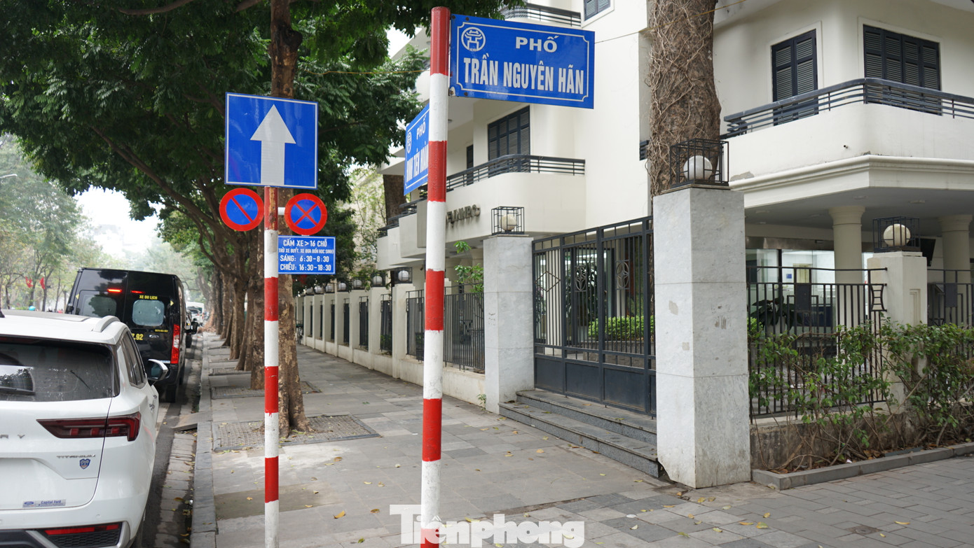 Góc phố Trần Nguyên Hãn - Đinh Tiên Hoàng là điểm bắt đầu trong khu vực nghiên cứu quy hoạch. Góc phố Trần Nguyên Hãn - Đinh Tiên Hoàng là điểm bắt đầu trong khu vực nghiên cứu quy hoạch.