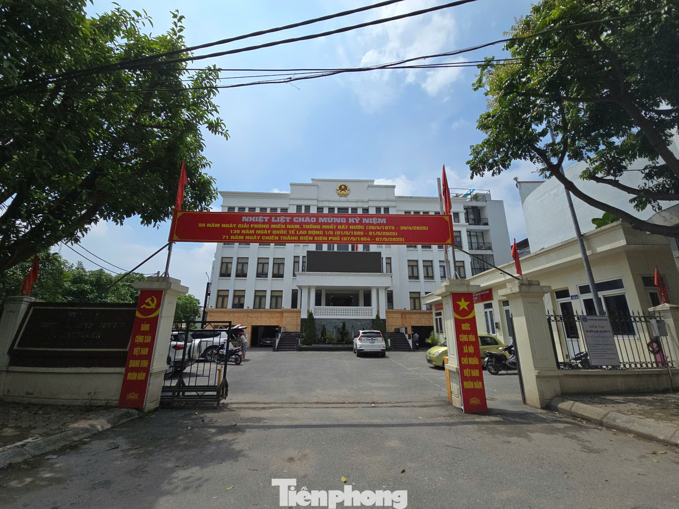 Trụ sở phường Hồng Hà - phường đặc biệt nhất Hà Nội với diện tích hoàn toàn ngoài đê, gộp từ 6 quận nội đô.