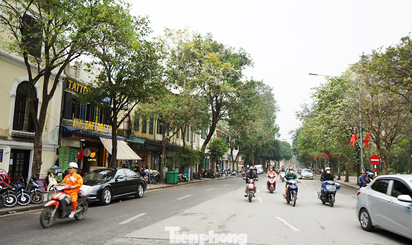 Khu vực phía đông hồ Hoàn Kiếm