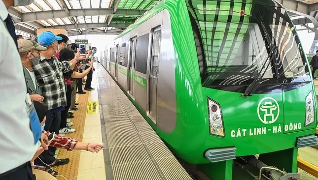 Tàu metro Cát Linh - Hà Đông