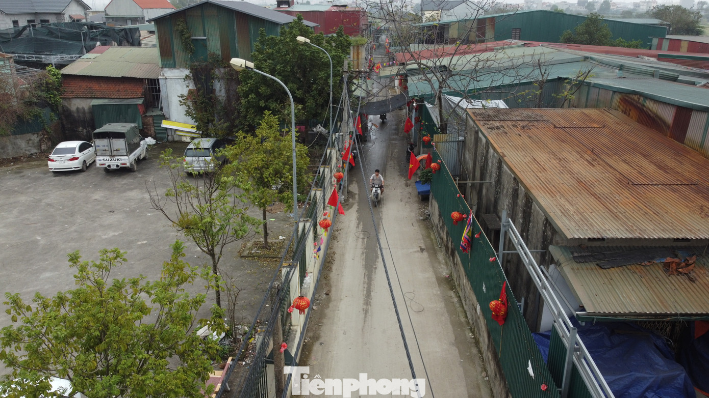 Con đường bê tông sẵn có ngay sát đường đang được quy hoạch