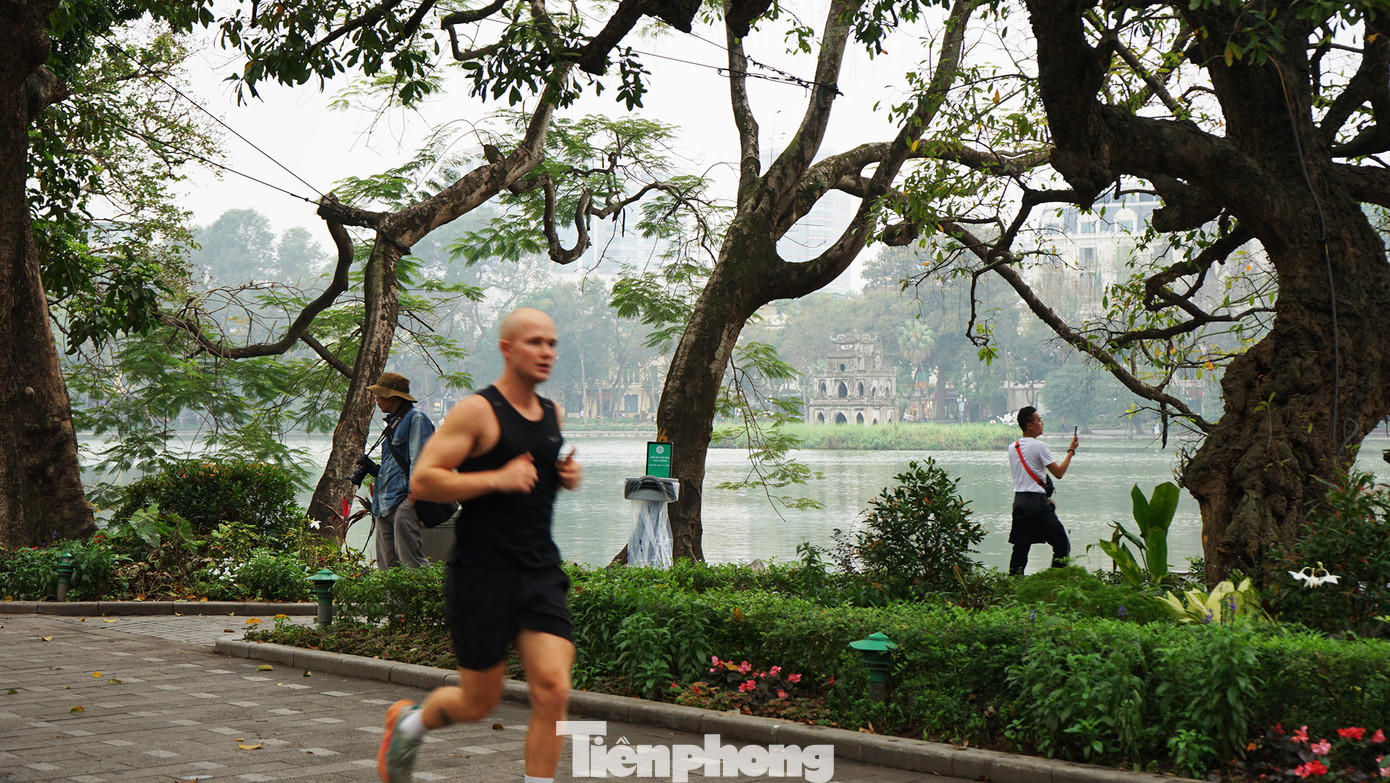 Chủ tịch UBND thành phố Hà Nội phân công Phó Chủ tịch UBND thành phố Dương Đức Tuấn chỉ đạo cụ thể, quyết định thành lập tổ công tác để triển khai các nội dung, đẩy nhanh tiến độ thực hiện quy hoạch, dự án đầu tư không gian công cộng khu vực phía Đông hồ Hoàn Kiếm. Chủ tịch UBND thành phố Hà Nội phân công Phó Chủ tịch UBND thành phố Dương Đức Tuấn chỉ đạo cụ thể, quyết định thành lập tổ công tác để triển khai các nội dung, đẩy nhanh tiến độ thực hiện quy hoạch, dự án đầu tư không gian công cộng khu vực phía Đông hồ Hoàn Kiếm.