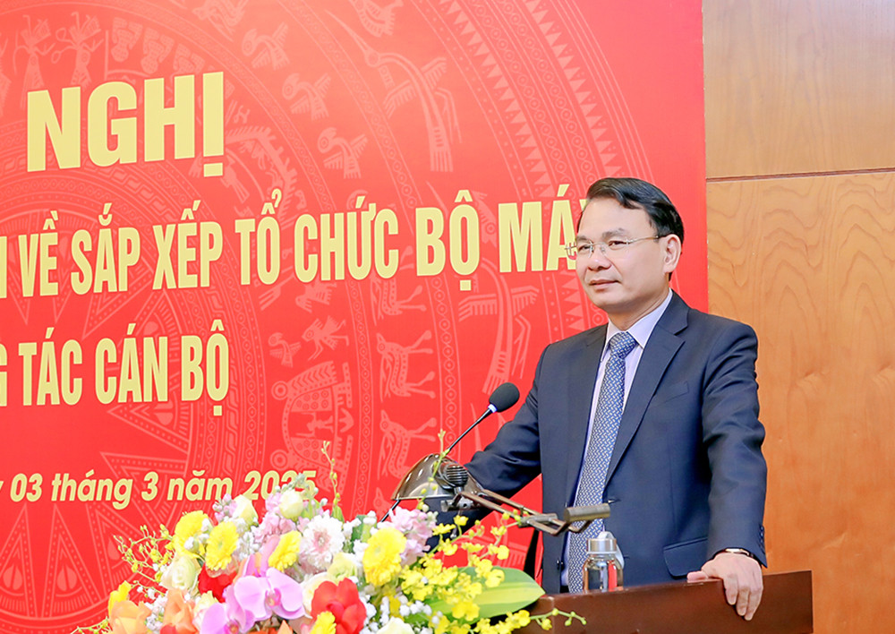 Bí thư Tỉnh ủy Vĩnh Phúc Đặng Xuân Phong phát biểu tại hội nghị. Ảnh: Thanh Nga Bí thư Tỉnh ủy Vĩnh Phúc Đặng Xuân Phong phát biểu tại hội nghị. Ảnh: Thanh Nga