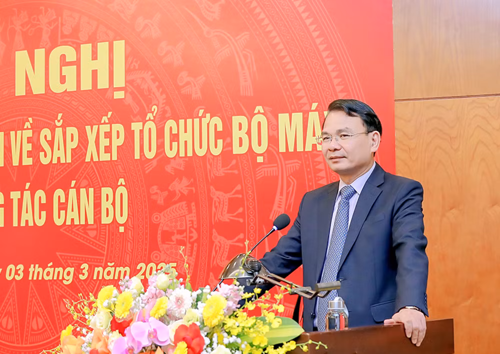 Bí thư Tỉnh ủy Vĩnh Phúc Đặng Xuân Phong phát biểu tại hội nghị. Ảnh: Thanh Nga Bí thư Tỉnh ủy Vĩnh Phúc Đặng Xuân Phong phát biểu tại hội nghị. Ảnh: Thanh Nga