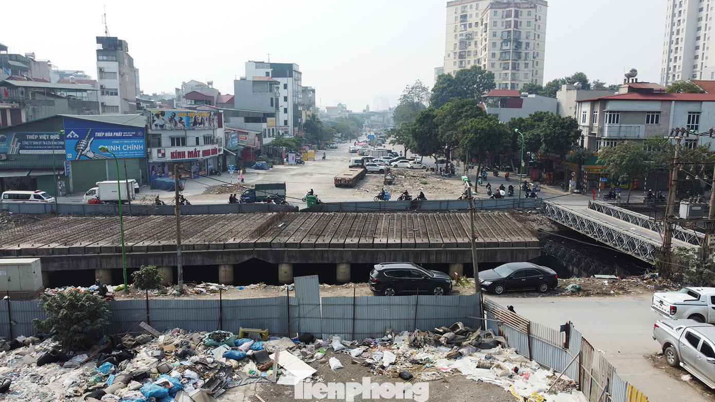 Với Dự án đầu tư xây dựng đường vành đai 2,5 (đoạn Đầm Hồng - Quốc lộ 1A), quận Hoàng Mai, Chủ tịch UBND TP yêu cầu xem xét trả lời dứt điểm các nội dung khiếu nại, tố cáo của công dân liên quan Dự án đối ứng và Dự án đầu tư công trình theo hình thức BT để khẩn trương triển khai hoàn thành dự án, bộ với việc đưa vào khai thác Dự án đầu tư xây dựng hầm chui giữa đường vành đai 2,5 và đường Giải Phóng...