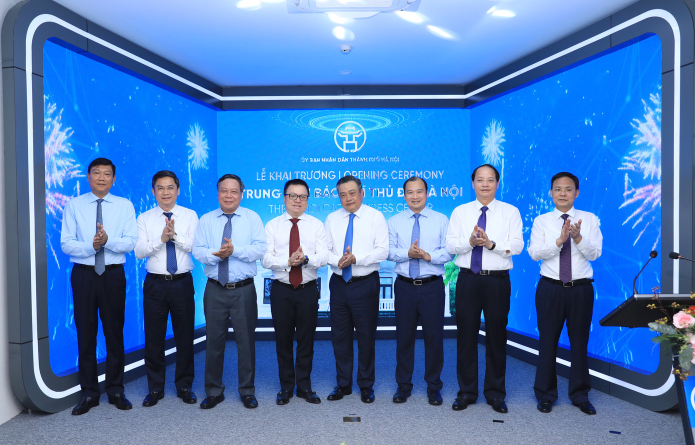 Lãnh đạo cơ quan trung ương và Hà Nội bấm nút khai trương Trung tâm báo chí Thủ đô Hà Nội Lãnh đạo cơ quan trung ương và Hà Nội bấm nút khai trương Trung tâm báo chí Thủ đô Hà Nội