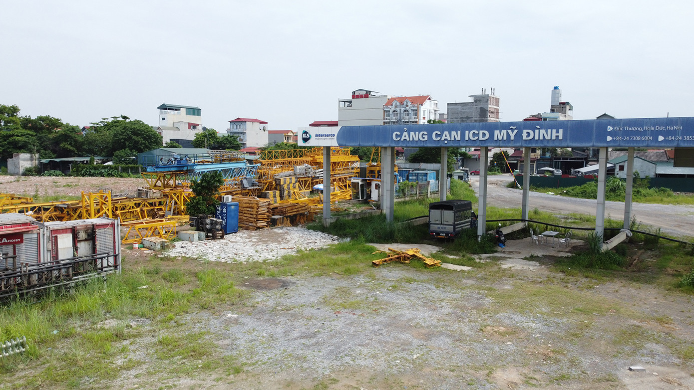 Nơi đây trở thành nơi tập kết vật liệu. Nơi đây trở thành nơi tập kết vật liệu.